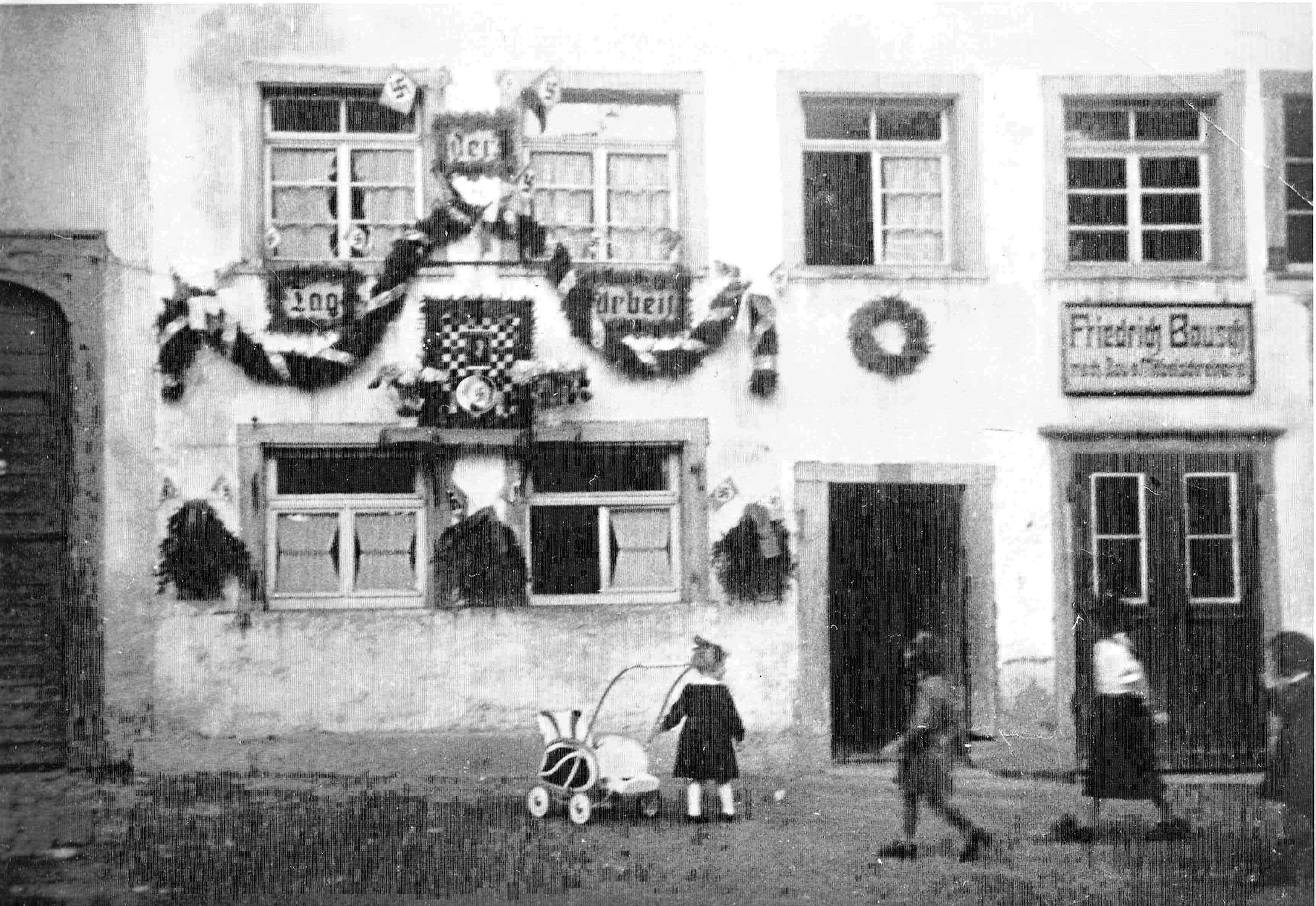 Der 1. Mai - Tag der Arbeit, eingeführt durch die Nationalsozialisten.