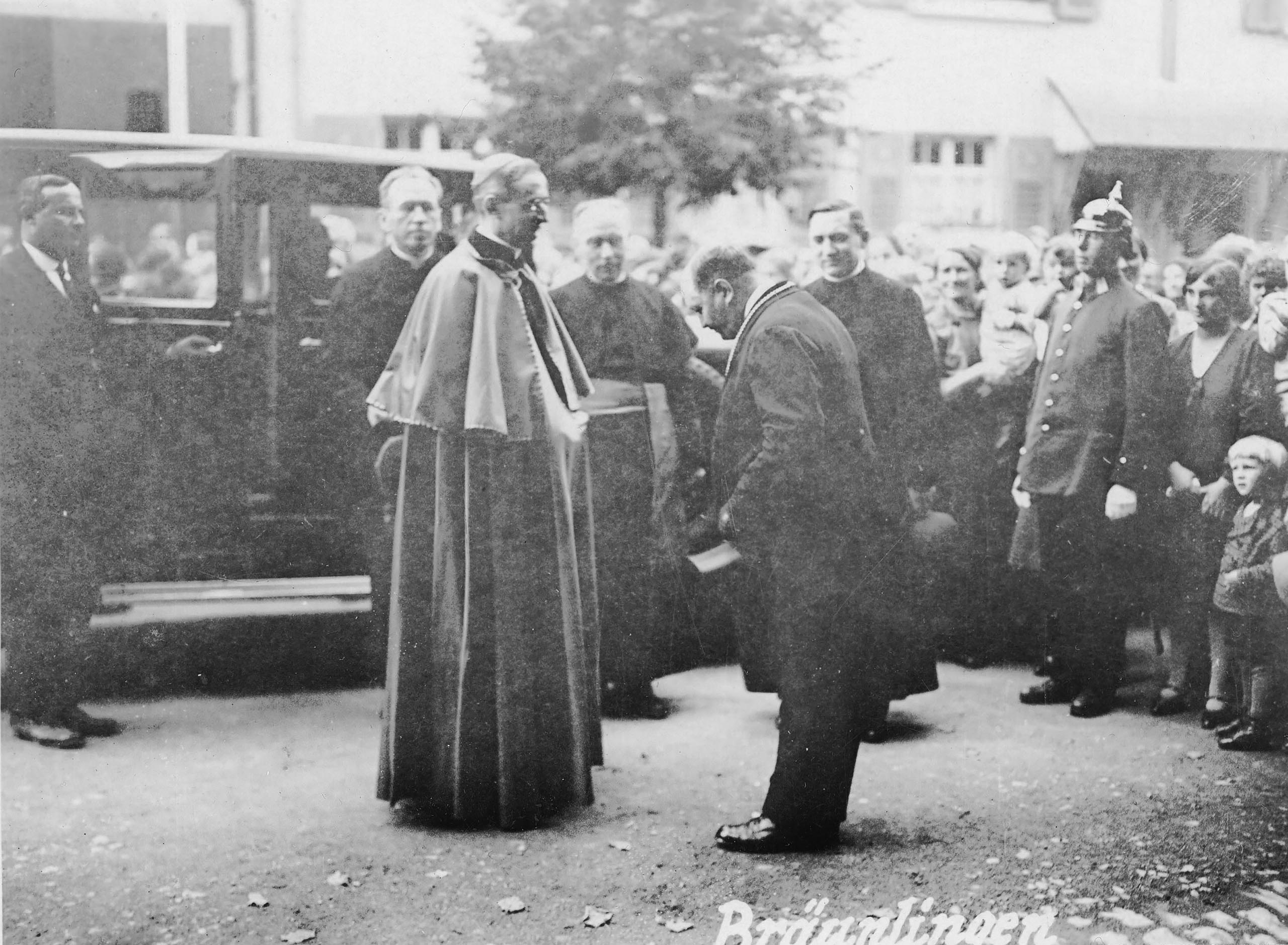 Nuntius Eugenio Pacelli (späterer Papst Pius XII.) mit Bürgermeister Martin Müller, Empfang in Bräunlingen (Weimarer Republik)