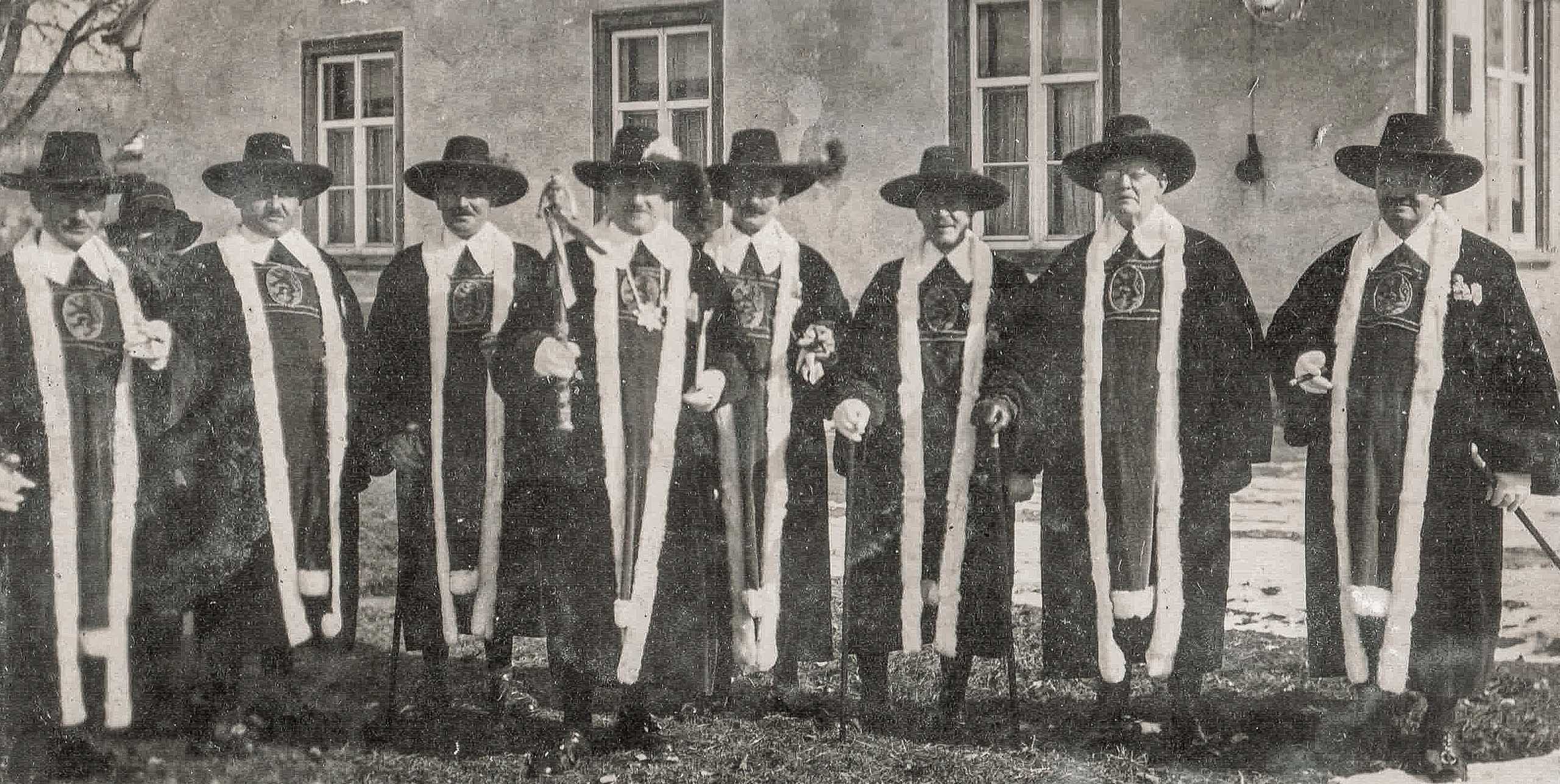 Narrenräte 1933 mit neuem Talar, ganz rechts Bürgermeister Martin Müller